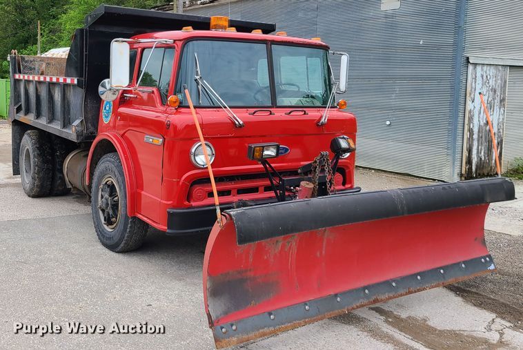 image for item DN5657 1989 Ford C8000  dump truck