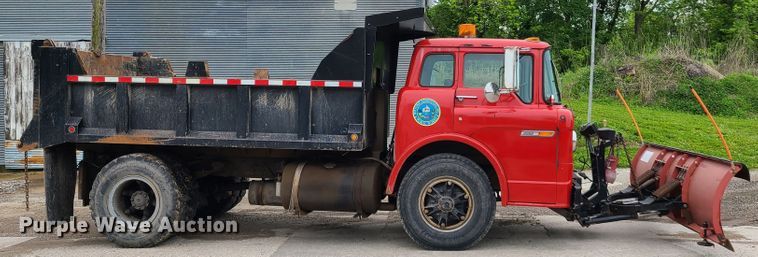 image for item DN5657 1989 Ford C8000  dump truck