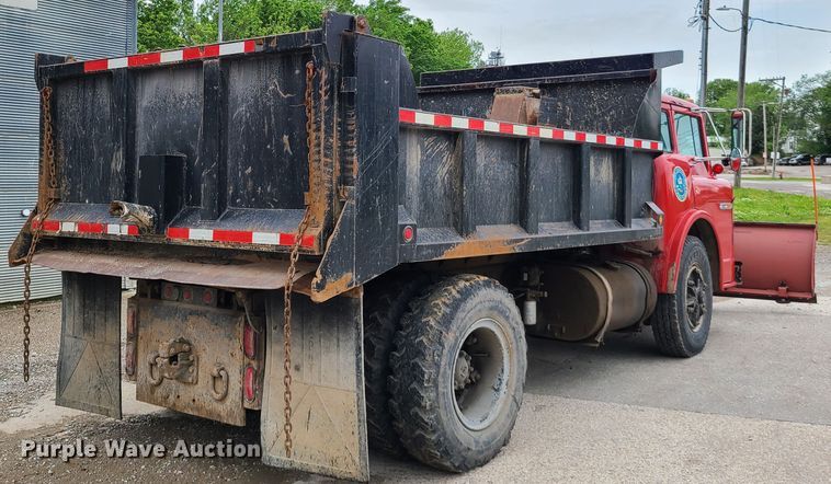image for item DN5657 1989 Ford C8000  dump truck