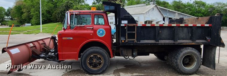 image for item DN5657 1989 Ford C8000  dump truck