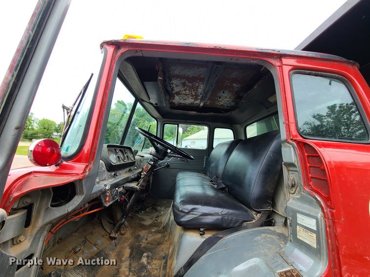 image for item DN5657 1989 Ford C8000  dump truck