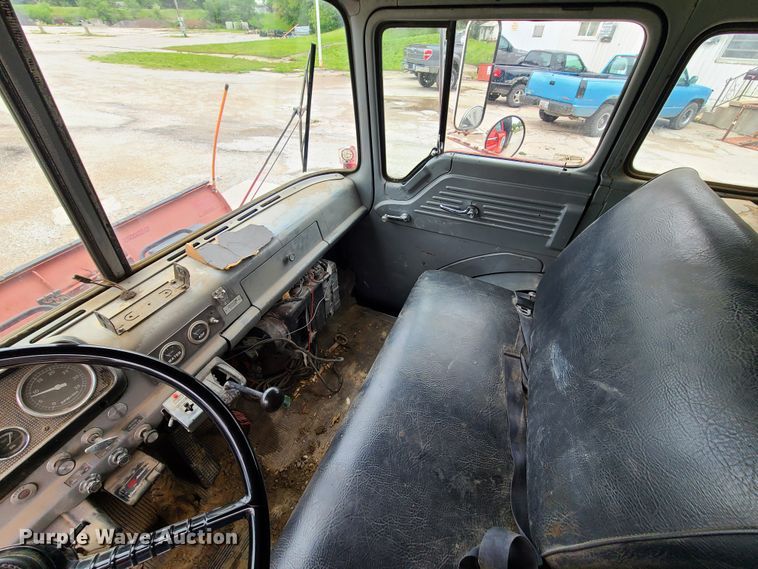 image for item DN5657 1989 Ford C8000  dump truck