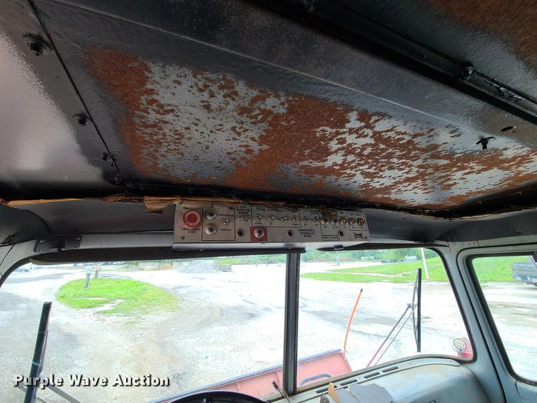 image for item DN5657 1989 Ford C8000  dump truck