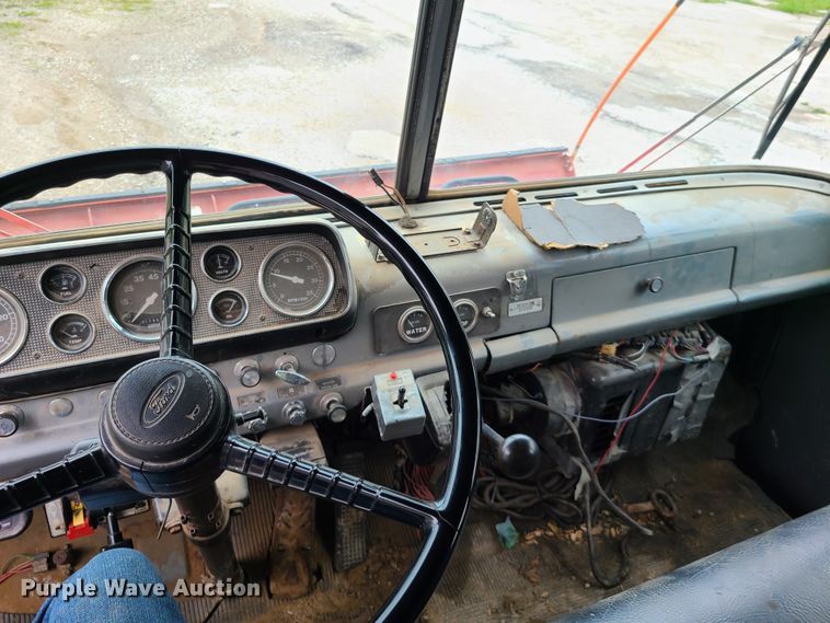 image for item DN5657 1989 Ford C8000  dump truck