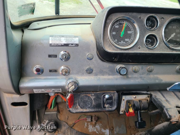 image for item DN5657 1989 Ford C8000  dump truck