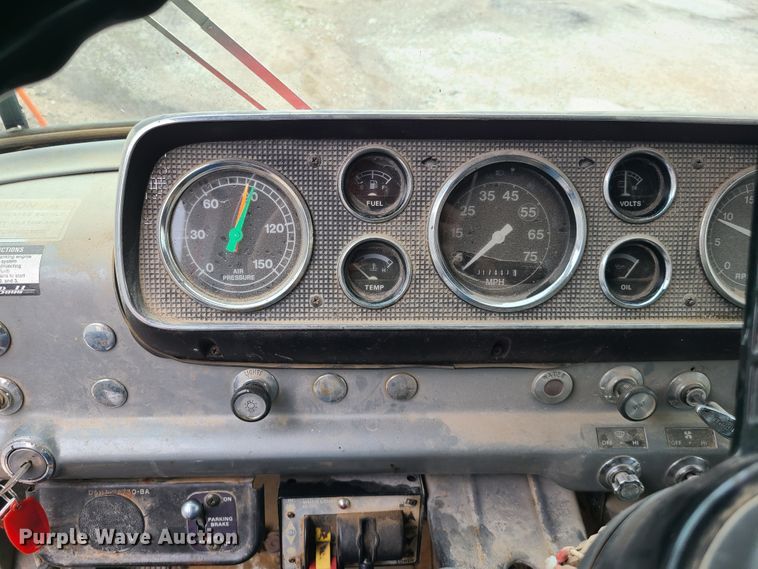 image for item DN5657 1989 Ford C8000  dump truck