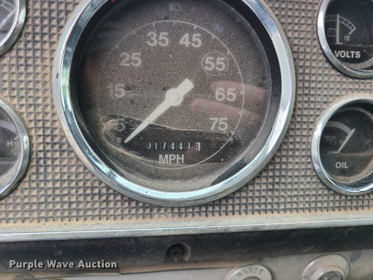 image for item DN5657 1989 Ford C8000  dump truck