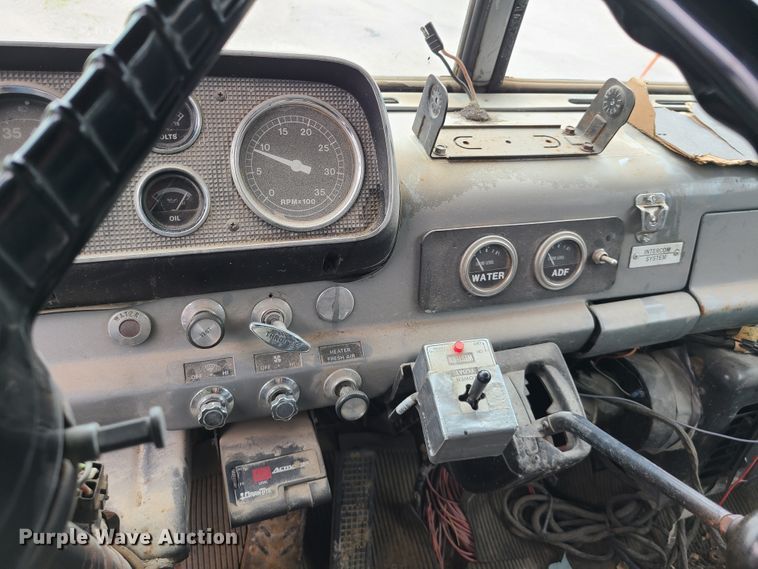 image for item DN5657 1989 Ford C8000  dump truck