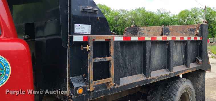 image for item DN5657 1989 Ford C8000  dump truck