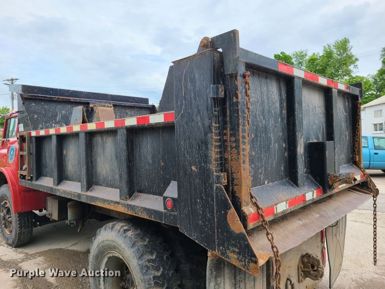 image for item DN5657 1989 Ford C8000  dump truck