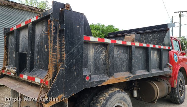 image for item DN5657 1989 Ford C8000  dump truck