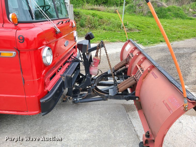 image for item DN5657 1989 Ford C8000  dump truck