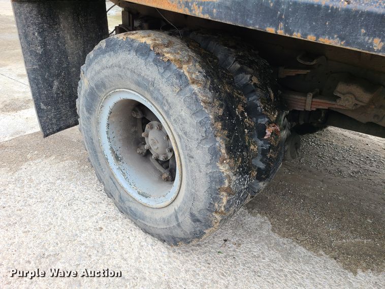 image for item DN5657 1989 Ford C8000  dump truck