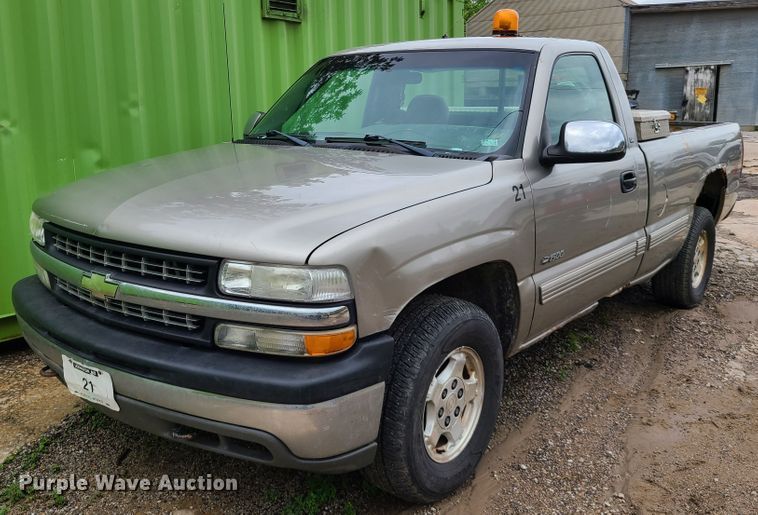 image for item DN5663 2002  Chevrolet Silverado 1500  pickup truck