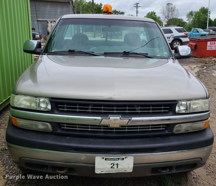 image for item DN5663 2002  Chevrolet Silverado 1500  pickup truck