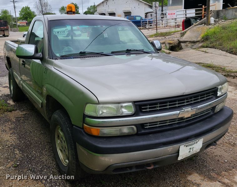 image for item DN5663 2002  Chevrolet Silverado 1500  pickup truck