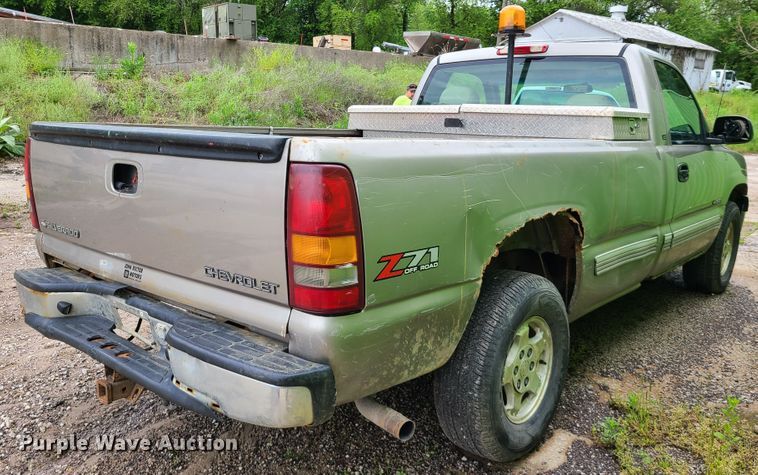 image for item DN5663 2002  Chevrolet Silverado 1500  pickup truck