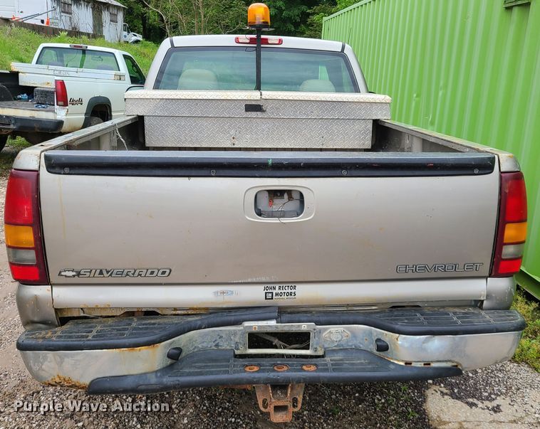 image for item DN5663 2002  Chevrolet Silverado 1500  pickup truck