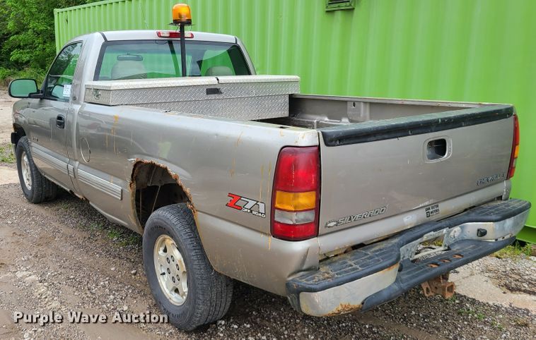 image for item DN5663 2002  Chevrolet Silverado 1500  pickup truck