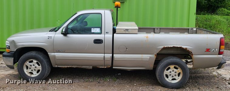 image for item DN5663 2002  Chevrolet Silverado 1500  pickup truck