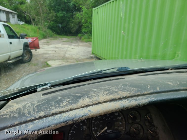 image for item DN5663 2002  Chevrolet Silverado 1500  pickup truck