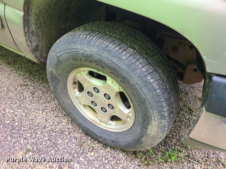 image for item DN5663 2002  Chevrolet Silverado 1500  pickup truck