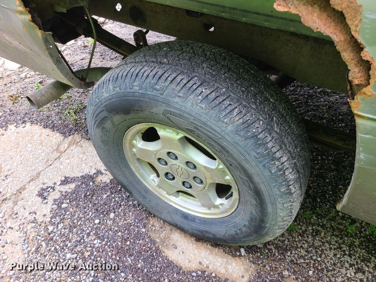 image for item DN5663 2002  Chevrolet Silverado 1500  pickup truck