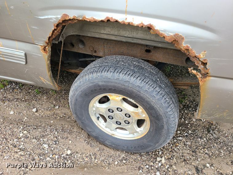 image for item DN5663 2002  Chevrolet Silverado 1500  pickup truck