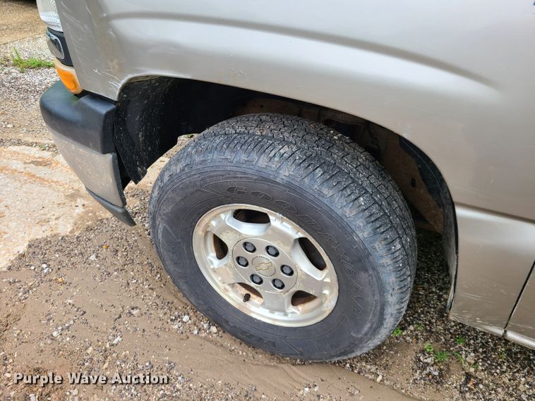 image for item DN5663 2002  Chevrolet Silverado 1500  pickup truck