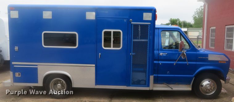 image for item DN5772 1983 Ford Econoline E350  ambulance