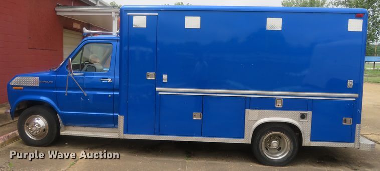 image for item DN5772 1983 Ford Econoline E350  ambulance