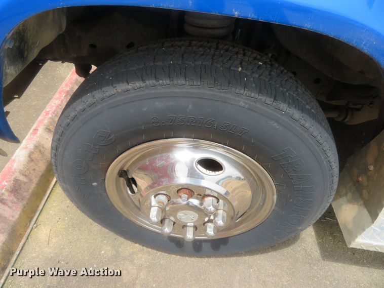 image for item DN5772 1983 Ford Econoline E350  ambulance