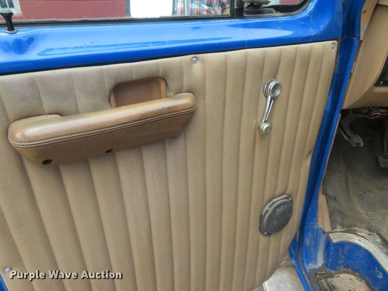 image for item DN5772 1983 Ford Econoline E350  ambulance