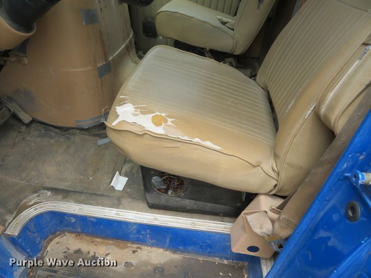 image for item DN5772 1983 Ford Econoline E350  ambulance