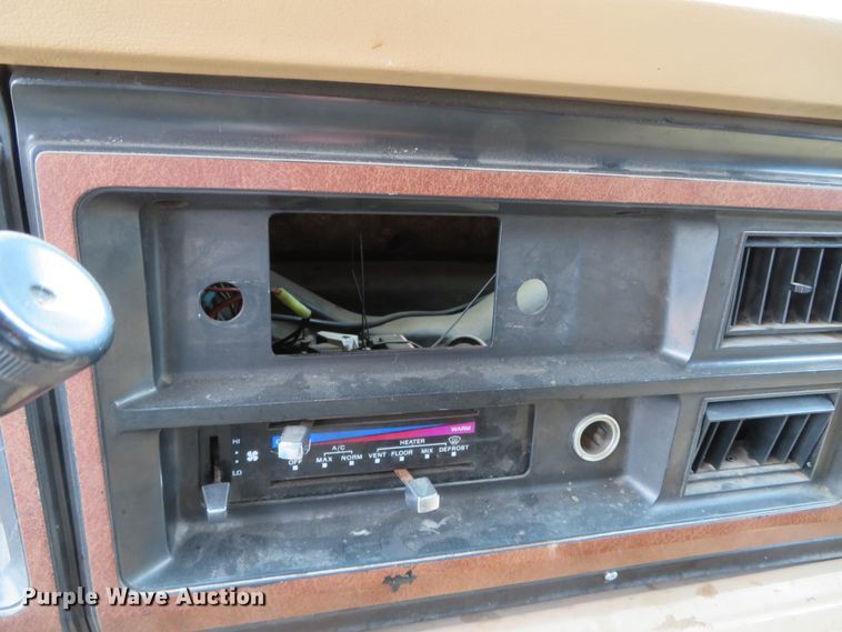 image for item DN5772 1983 Ford Econoline E350  ambulance