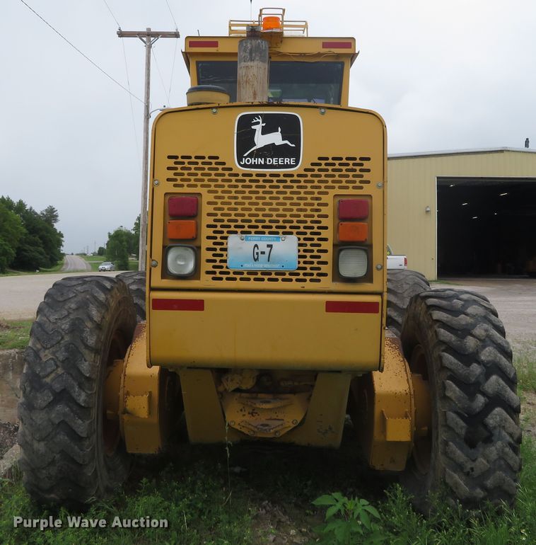 image for item DN5909 1987 John Deere 670B  motor grader