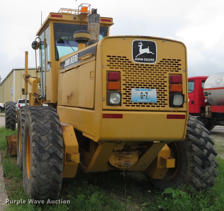 image for item DN5909 1987 John Deere 670B  motor grader