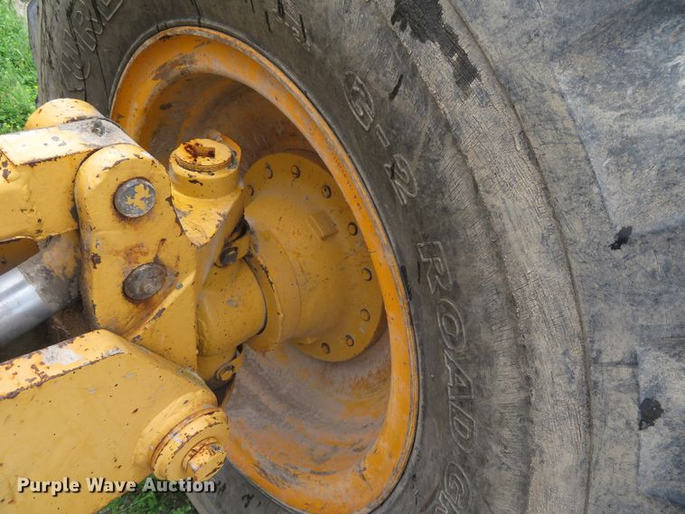 image for item DN5909 1987 John Deere 670B  motor grader