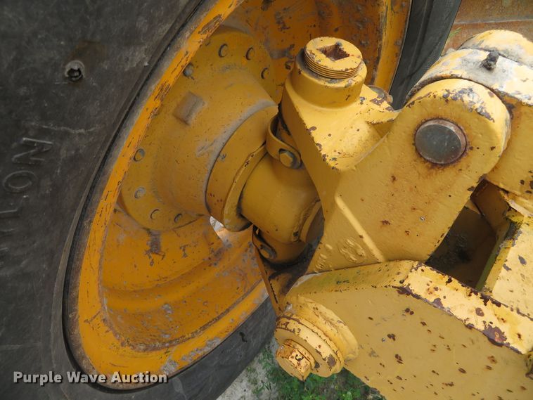 image for item DN5909 1987 John Deere 670B  motor grader