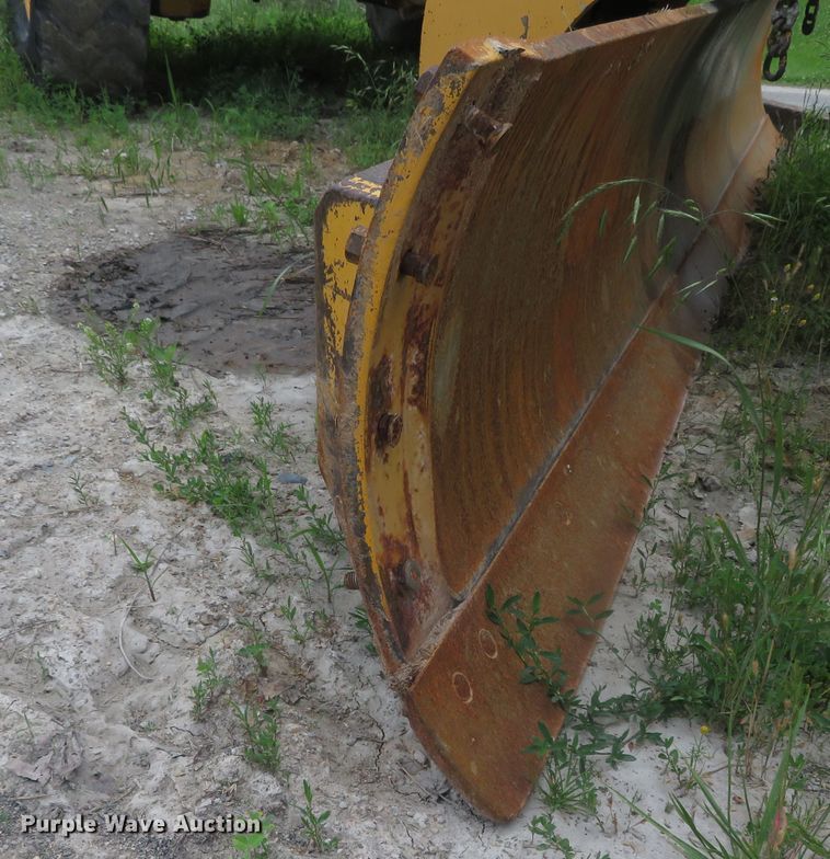 image for item DN5909 1987 John Deere 670B  motor grader