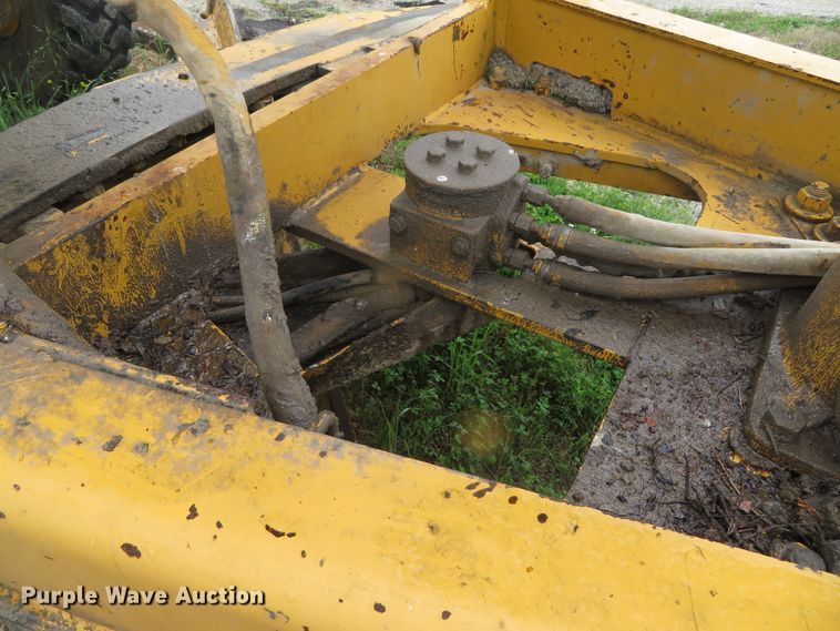 image for item DN5909 1987 John Deere 670B  motor grader