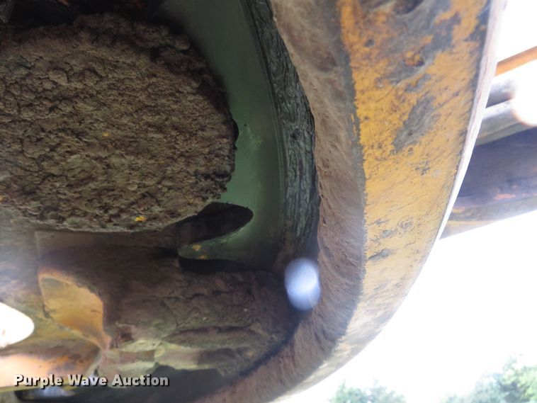 image for item DN5909 1987 John Deere 670B  motor grader