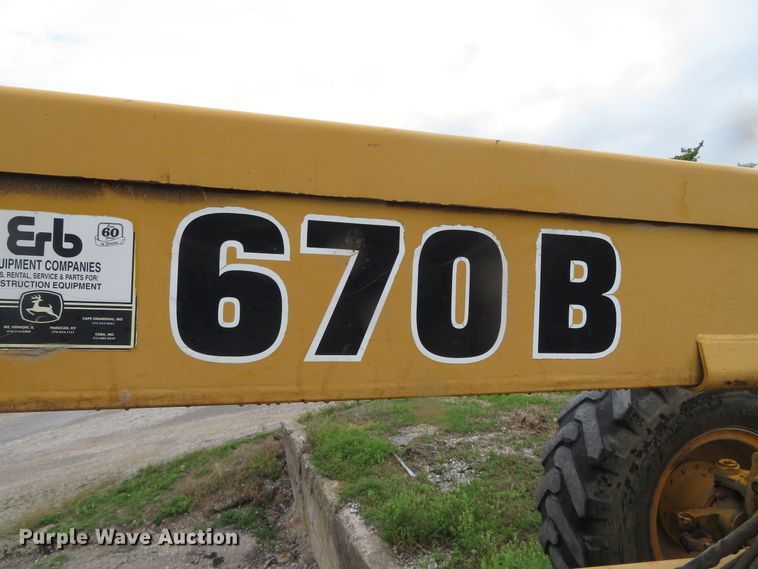 image for item DN5909 1987 John Deere 670B  motor grader