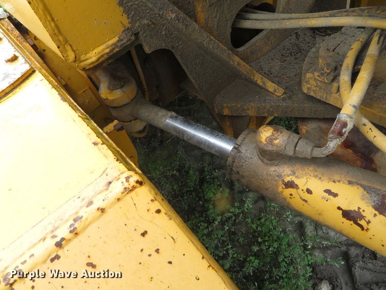 image for item DN5909 1987 John Deere 670B  motor grader