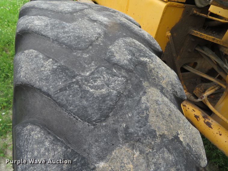 image for item DN5909 1987 John Deere 670B  motor grader