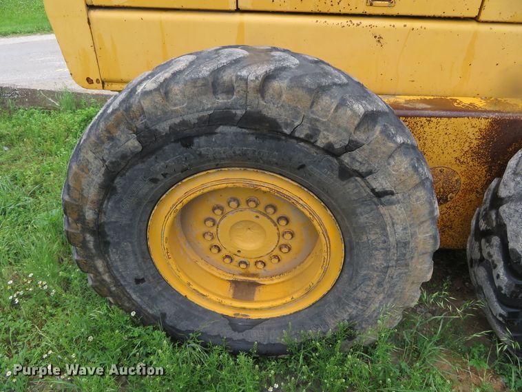 image for item DN5909 1987 John Deere 670B  motor grader