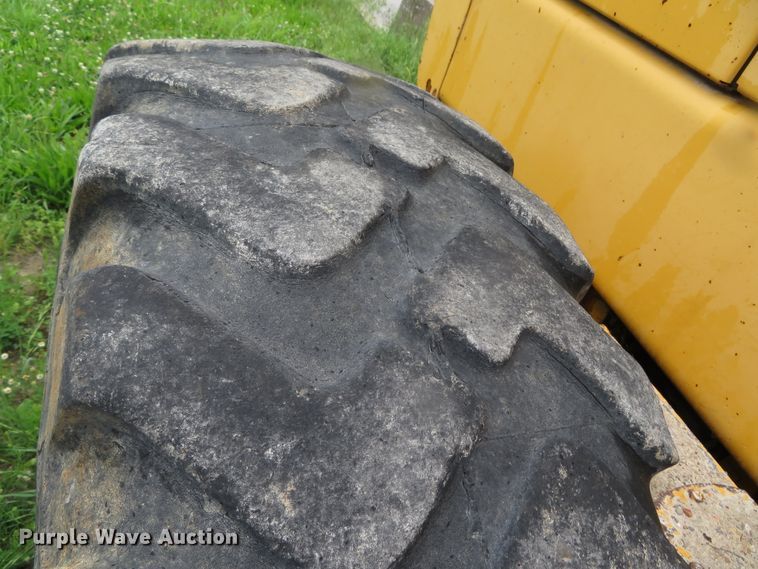 image for item DN5909 1987 John Deere 670B  motor grader