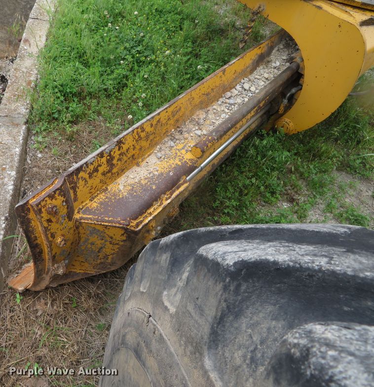 image for item DN5909 1987 John Deere 670B  motor grader