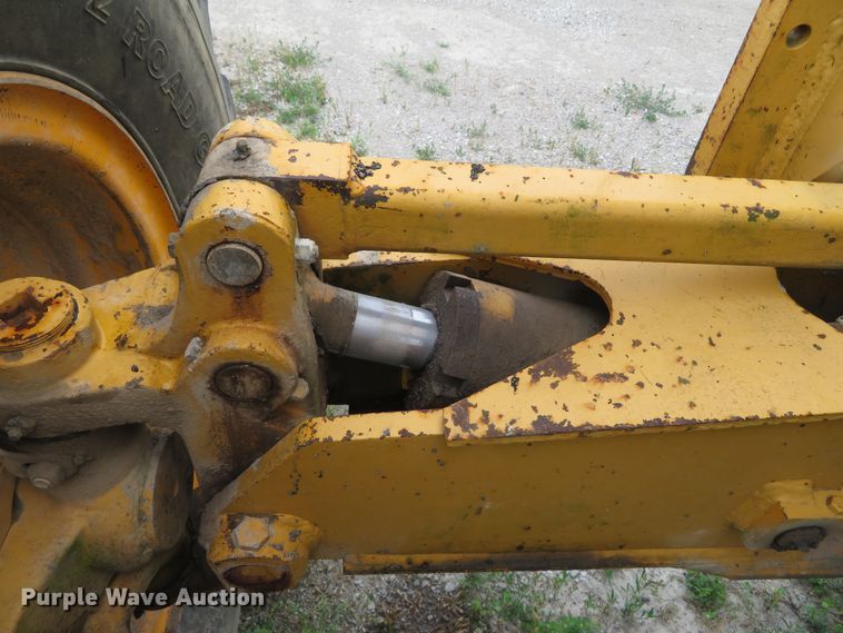 image for item DN5909 1987 John Deere 670B  motor grader