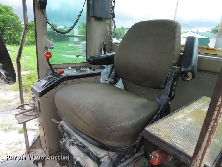 image for item DN5909 1987 John Deere 670B  motor grader